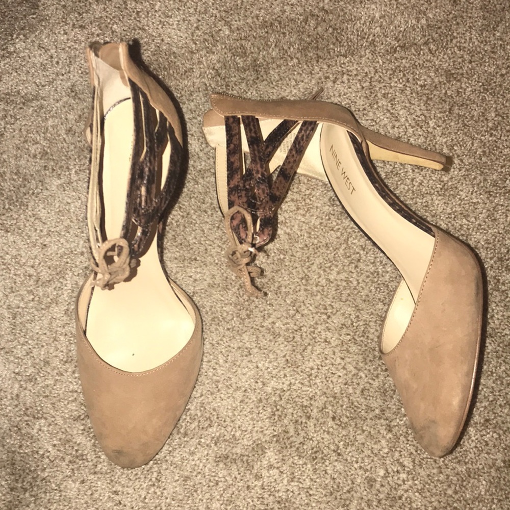 Nine West snakeskin tan heels